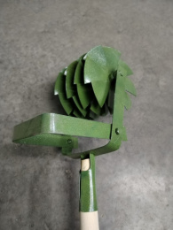 Культиватор ротационный 4-х звездочный дисковый деревянный черенок КР-4