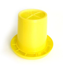 Кормушка для домашней птицы пластиковая  3л бункерная с решеткой Птичий дворик Агропласт Б00192