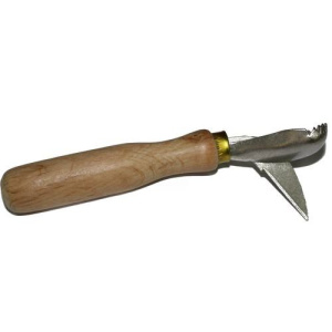 Рыбочистка металлическая деревянная ручка, с ножом 1276