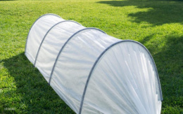Парник Стандарт с укрывным материалом №35 4,5х0,9х0,8м дуга пластиковая d-2см l-2м (5шт.)+ ножки - колышки Садовита